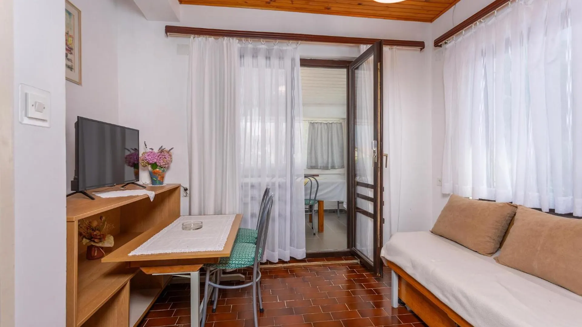 2 Bedroom Amazing Apartment In Pinezici