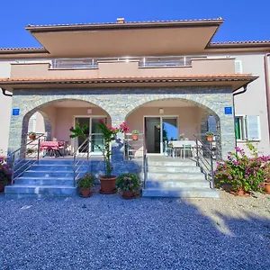 Stela Pinezići